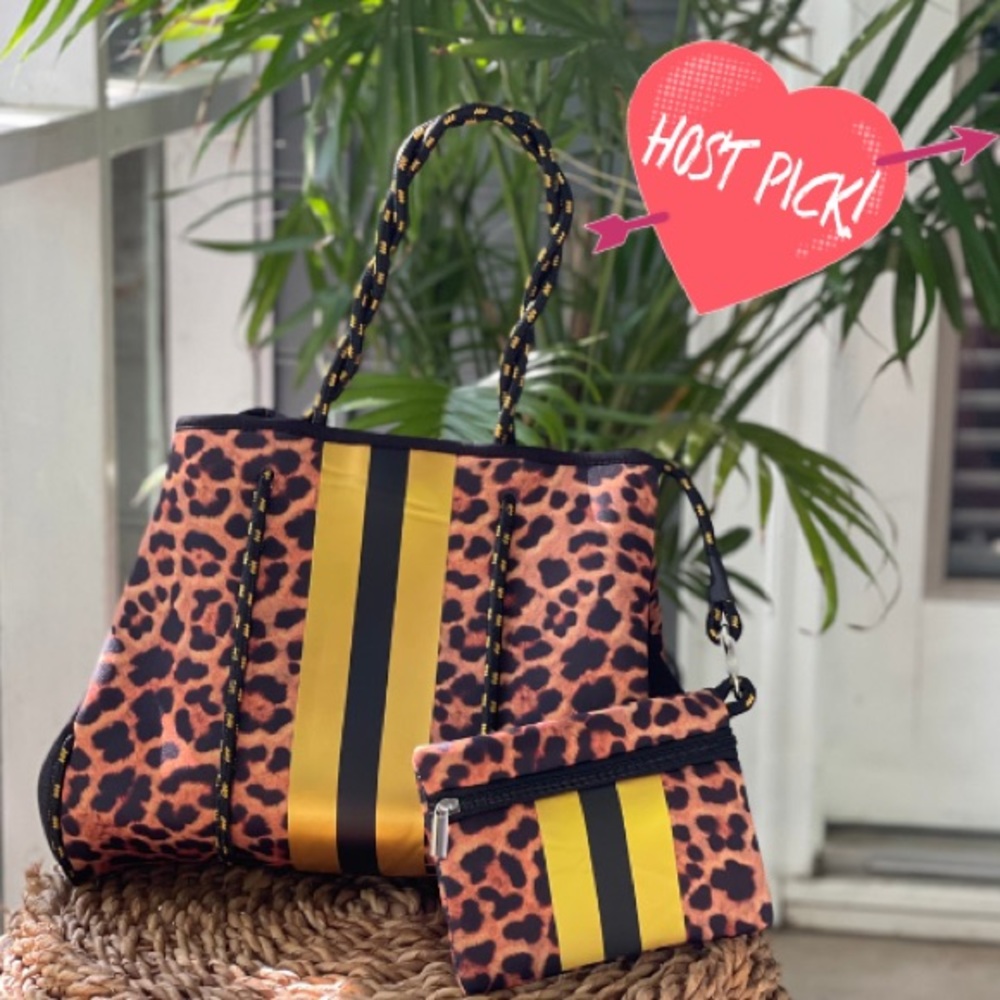 SALE 🎉 Cheetah Neoprene Tote w/ Pouch